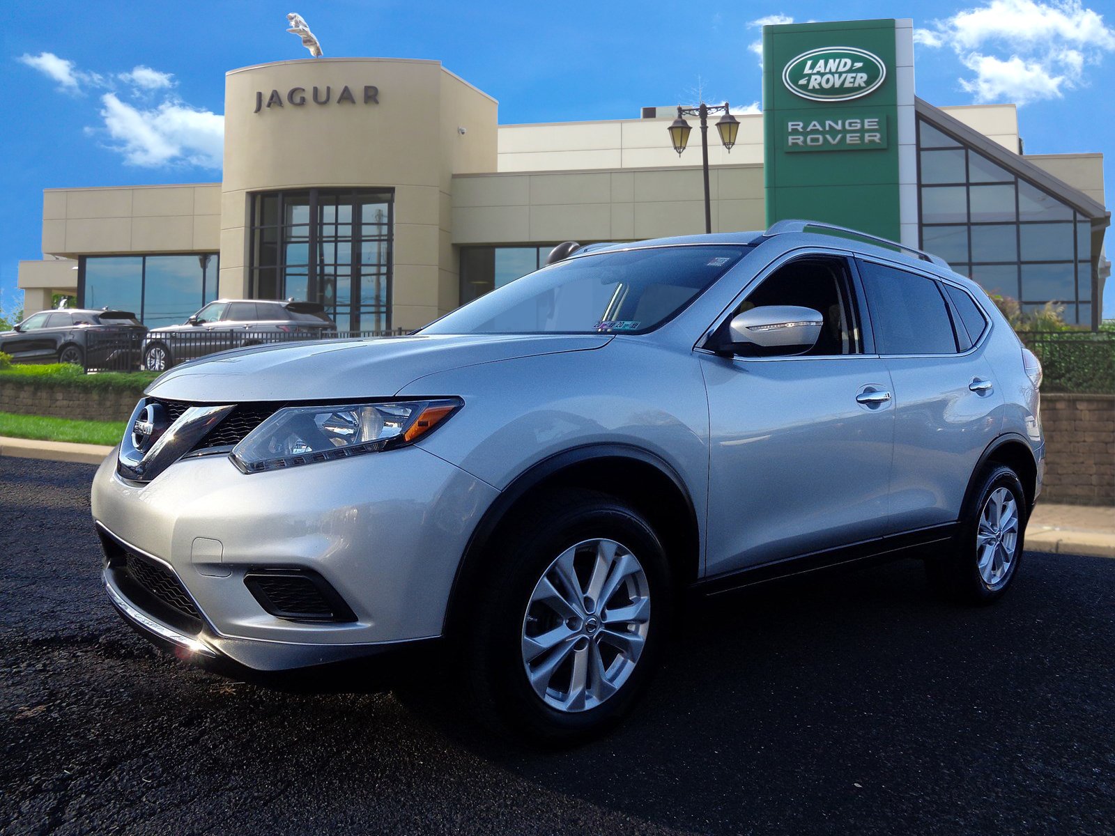 Pre Owned 2014 Nissan Rogue SV Sport Utility in Willow Grove R20200A 